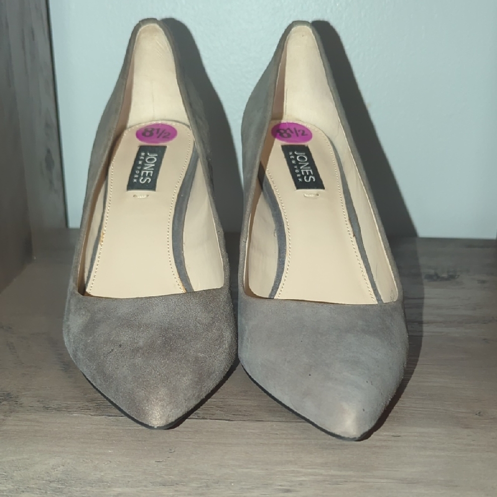 Jones New York Gray Suede Heels Elegant Professional Design